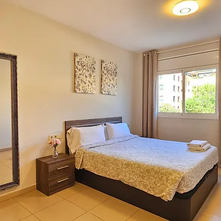 Comfortable With A Swimming Pool, 250m To The Sea.