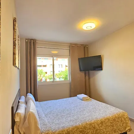 Comfortable With A Swimming Pool, 250m To The Sea. Appartement *