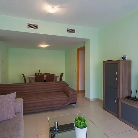 Comfortable With A Swimming Pool, 250m To The Sea. Apartment
