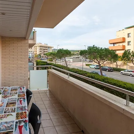 Comfortable With A Swimming Pool, 250m To The Sea. Apartment *