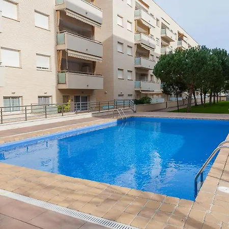 Comfortable With A Swimming Pool, 250m To The Sea. *