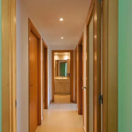 Comfortable With A Swimming Pool, 250m To The Sea. *