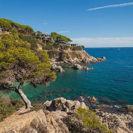 Comfortable With A Swimming Pool, 250m To The Sea.