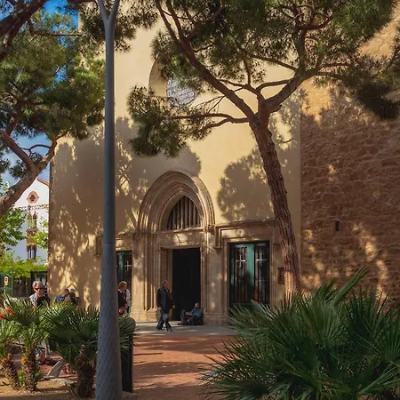 Comfortable With A Swimming Pool, 250m To The Sea. Apartment