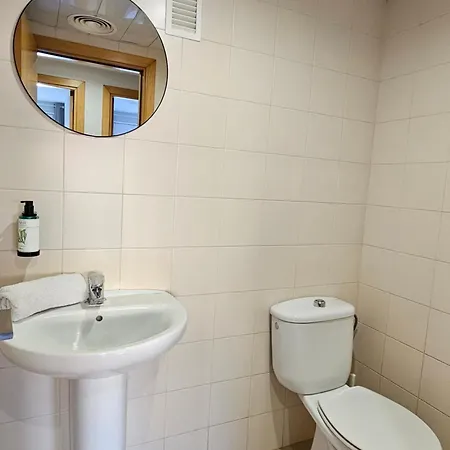 Comfortable With A Swimming Pool, 250m To The Sea. شقة