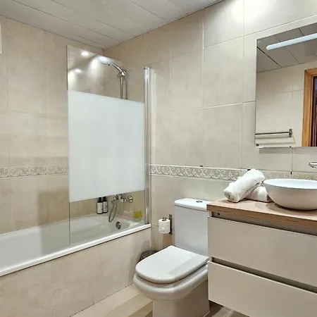 Comfortable With A Swimming Pool, 250m To The Sea. يوريت دي مار