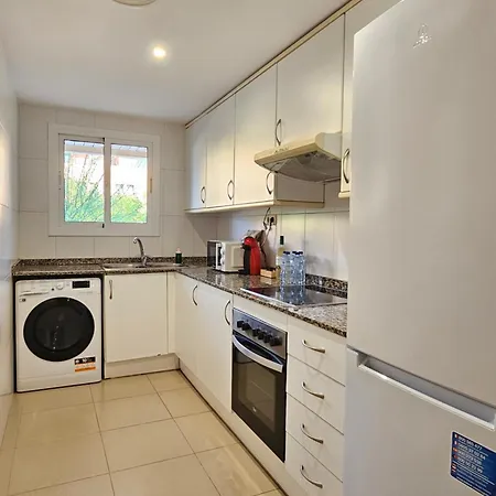 Appartement Comfortable With A Swimming Pool, 250m To The Sea. *