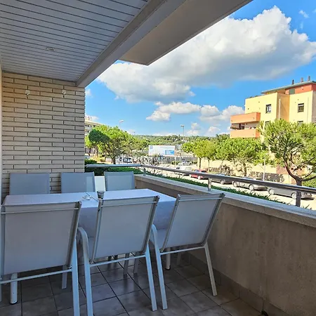 شقة Comfortable With A Swimming Pool, 250m To The Sea. يوريت دي مار