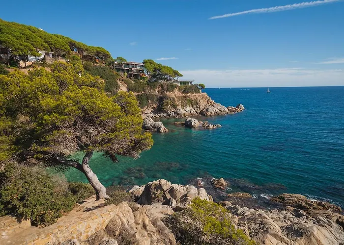 Comfortable With A Swimming Pool, 250m To The Sea.