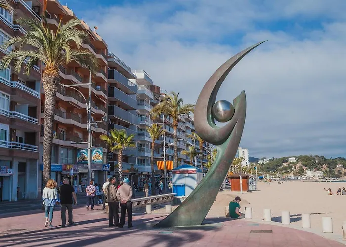 Comfortable With A Swimming Pool, 250m To The Sea. Lejlighed