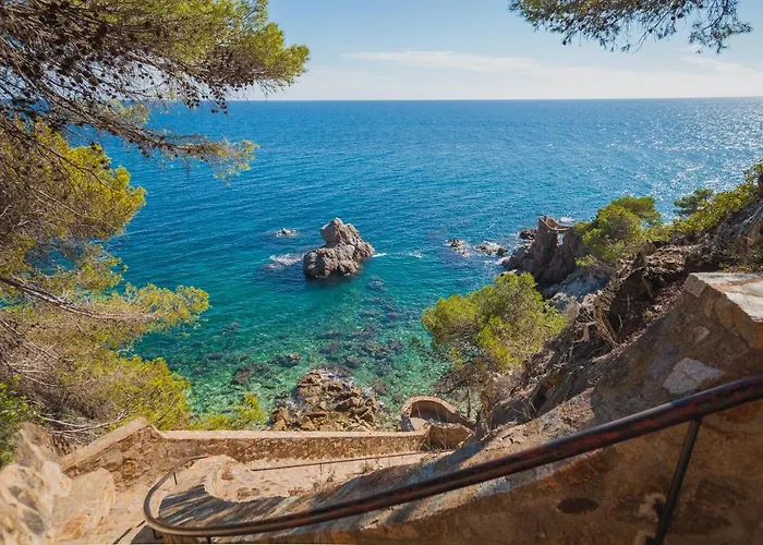 Comfortable With A Swimming Pool, 250m To The Sea. *