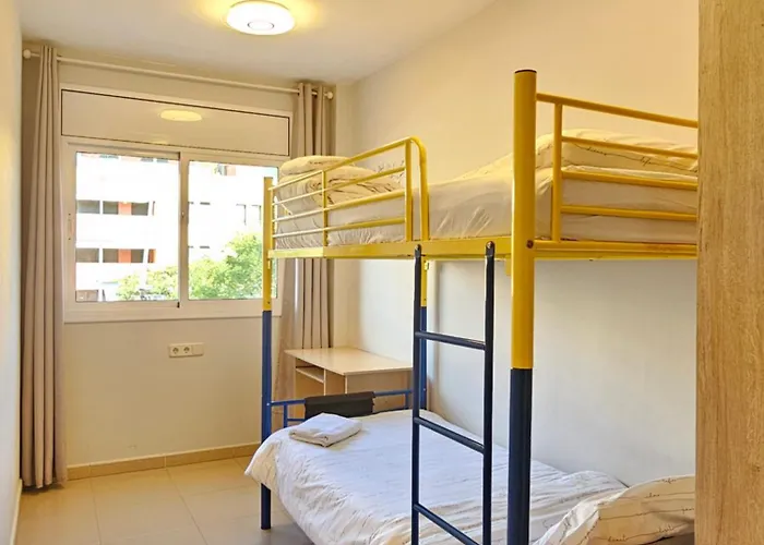 Comfortable With A Swimming Pool, 250m To The Sea.