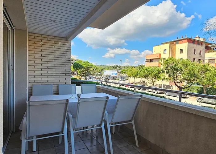 Apartamento Comfortable With A Swimming Pool, 250m To The Sea. Lloret de Mar