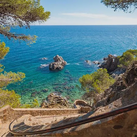 Comfortable With A Swimming Pool, 250m To The Sea. *